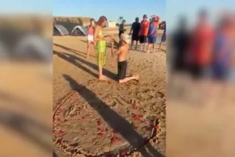 Pedido de casamento surpresa ao pôr do sol na Praia de Aruanã