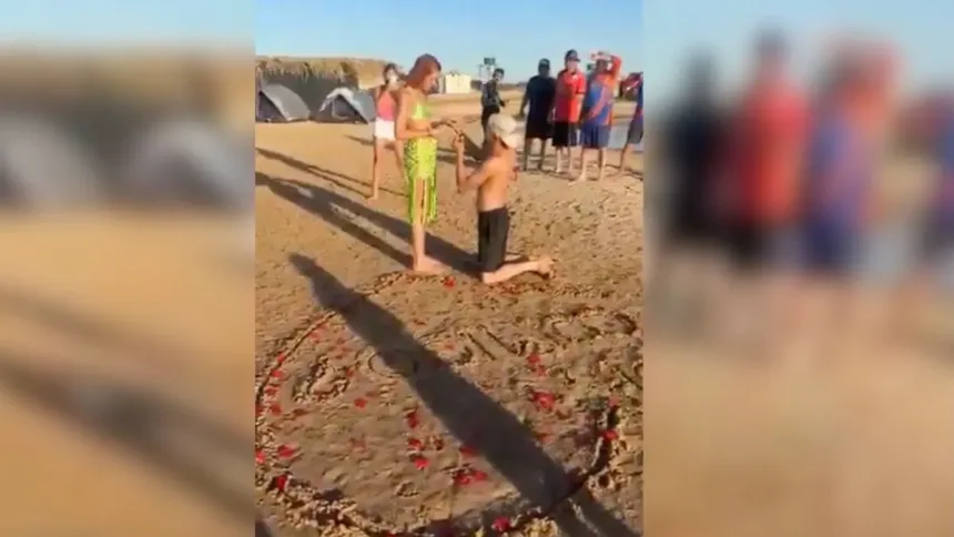 Pedido de casamento surpresa ao pôr do sol na Praia de Aruanã