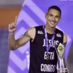 Ruan celebra título do Goiás Sub-20 na Série B