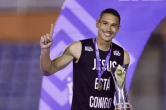 Ruan celebra título do Goiás Sub-20 na Série B