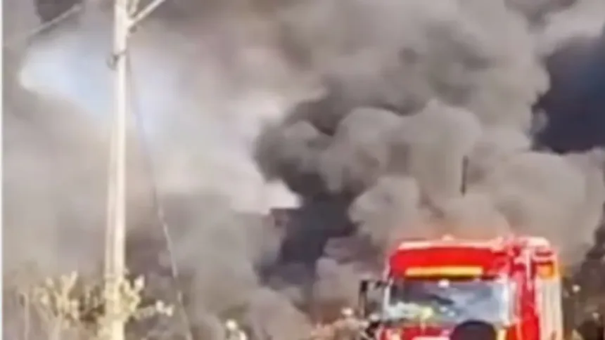Incêndio atinge fábrica de esteiras rolantes em Goiânia 1 Incêndio em fábrica de esteiras rolantes em Goiânia