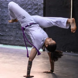 Capoeirista goiana Pâmella Dandara em ação