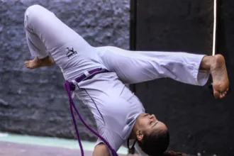 Capoeirista goiana Pâmella Dandara em ação
