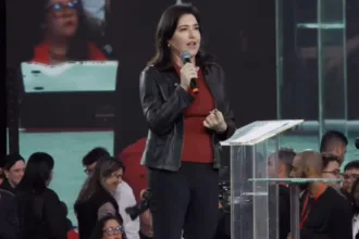 Simone Tebet critica golpistas de plantão em convenção