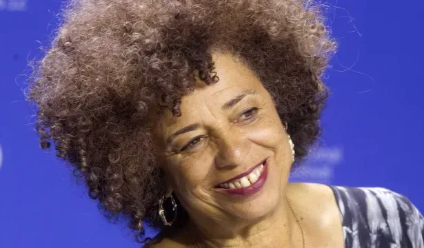 na-flip,-angela-davis-diz-que-brasil-nao-pode-eleger-bolsonaros
