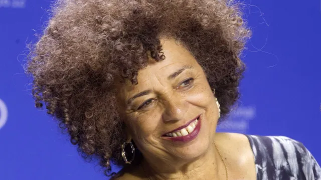 Na Flip, Angela Davis diz que Brasil não pode eleger Bolsonaros 1 na-flip,-angela-davis-diz-que-brasil-nao-pode-eleger-bolsonaros