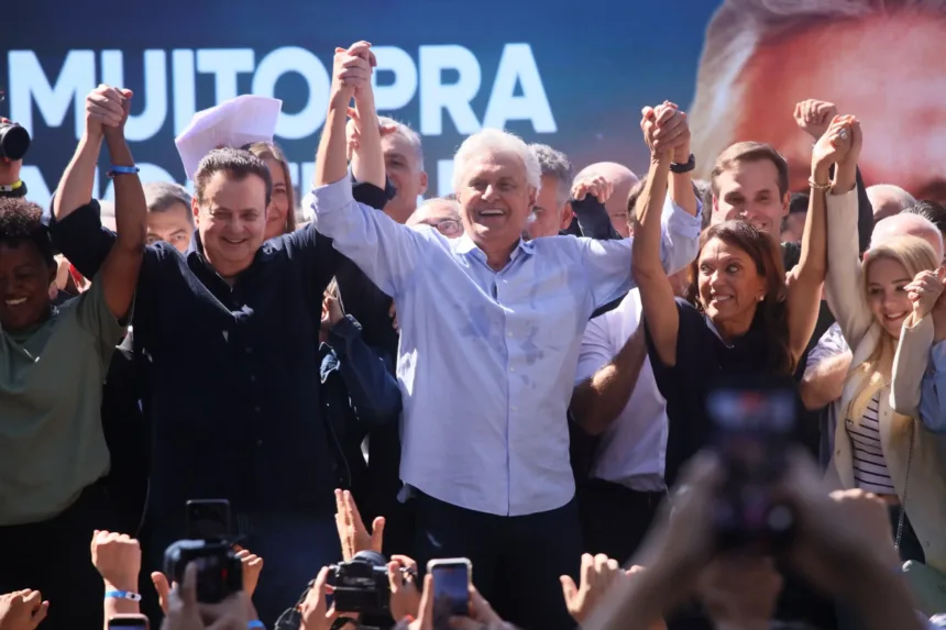caiado-chama-flavio-bolsonaro-de-“candidato-kinder-ovo”:-“tem-uma-surpresinha-a-cada-dia”