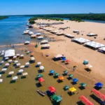 policial-de-goias-e-afastado-apos-efetuar-disparos-em-praia-cheia-de-turistas-no-tocantins