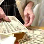 cidade-de-minoh-concede-auxilio-de-5-mil-ienes-a-idosos-contra-alta-de-precos