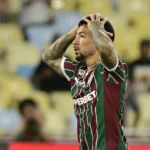 Cartão amarelo de Acosta em jogo do Fluminense