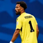 Vozinha com uniforme do Colo-Colo sem apelido na camisa
