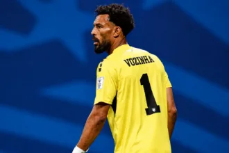 Vozinha com uniforme do Colo-Colo sem apelido na camisa
