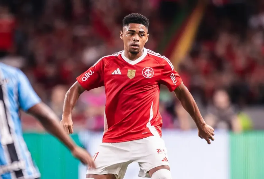 Victor Gabriel suspenso pelo STJD até retorno de Gabriel Pec