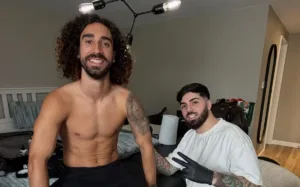 Tatuagem de Cucurella com rosto de Luís de la Fuente