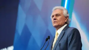 caiado-chama-de-‘baixaria’-ataques-entre-lula,-trump-e-bolsonaristas