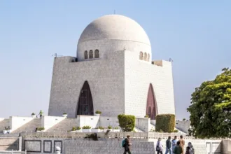 restauracao-no-mercado-lea-de-karachi-revela-estatuas-antigas-e-interesse-historico