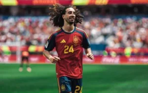 promessa-cumprida:-cucurella-tatua-rosto-de-luis-de-la-fuente-apos-conquista-da-copa-do-mundo