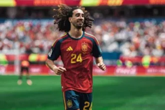 Tatuagem de Cucurella com rosto de Luís de la Fuente