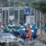 Resgate em shopping desabado após terremoto no Japão