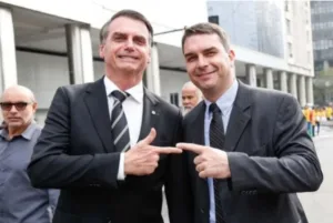Moraes proíbe visita de Flávio a Bolsonaro