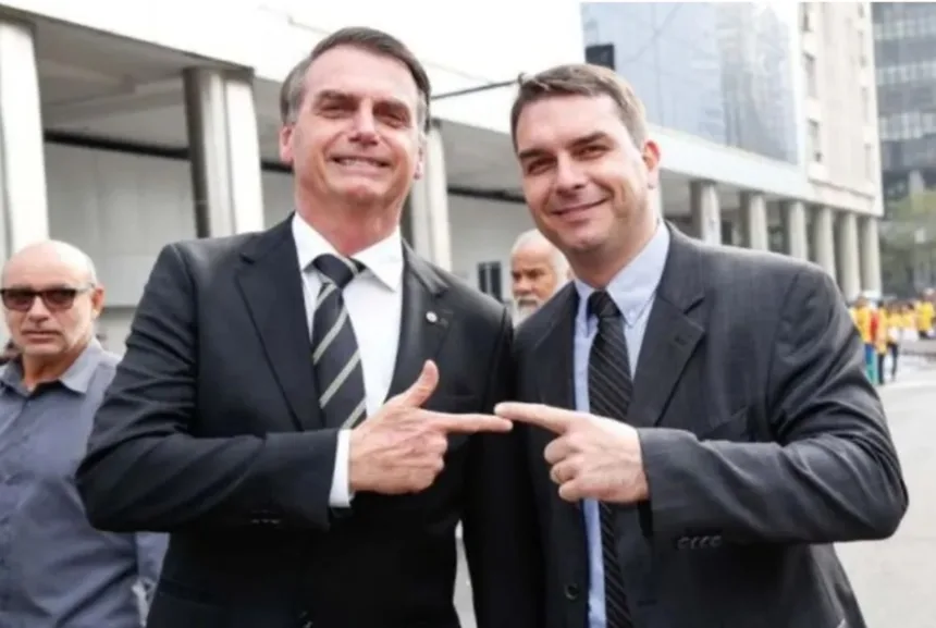 Moraes proíbe visita de Flávio a Bolsonaro