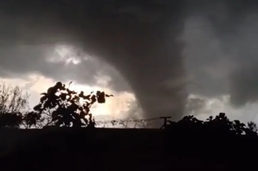 Tornado no Rio Grande do Sul causa danos em cidades