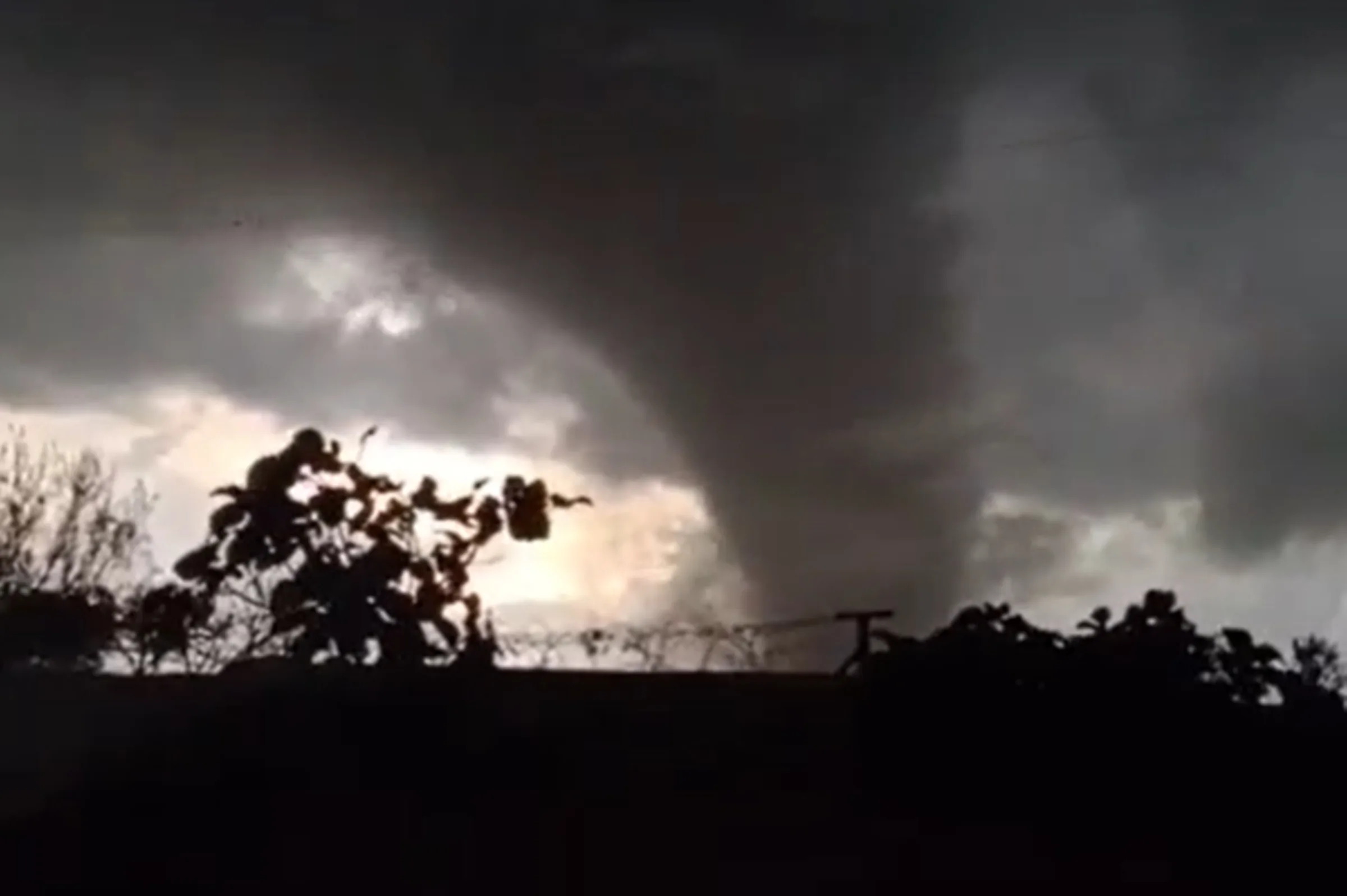 Tornado atinge cidades do Rio Grande do Sul e deixa feridos