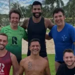 di-paullo-&-paulino-se-reunem-com-gusttavo-lima-para-partida-de-futevolei-e-cantoria;-video