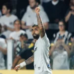 Gabigol defende Neymar em coletiva após jogo