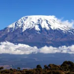 aos-90-anos,-idoso-quebra-recorde-ao-escalar-o-monte-kilimanjaro
