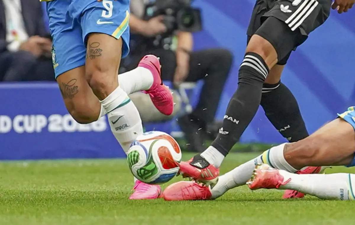 Por que a maioria das chuteiras dos jogadores da Copa eram rosa?