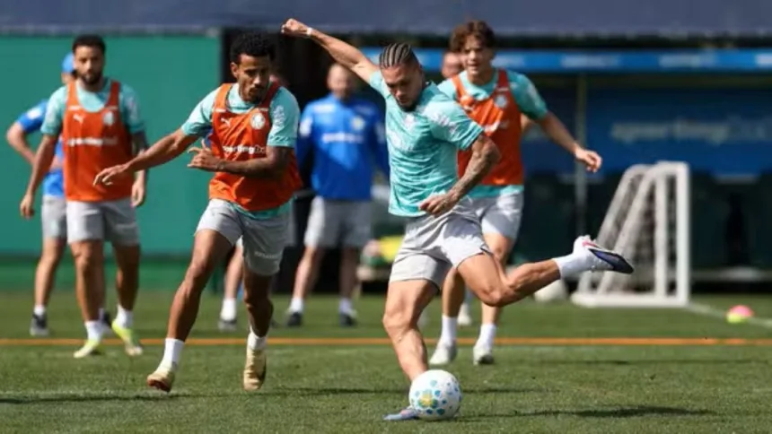Paulinho intensifica recuperação e tem chances de reforçar Palmeiras contra o Fortaleza 1 paulinho-intensifica-recuperacao-e-tem-chances-de-reforcar-palmeiras-contra-o-fortaleza