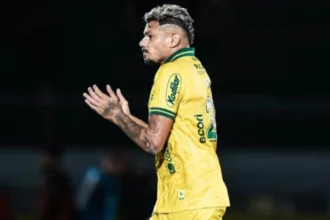 sport-quer-tiquinho-soares-apos-saida-do-santos-e-estuda-contrato-por-produtividade