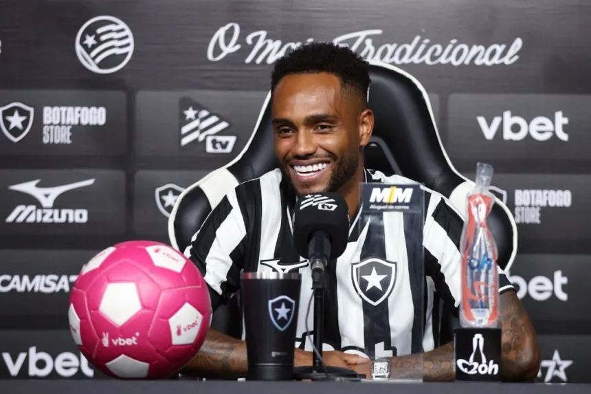 Com a camisa 9 do Botafogo, Danilo Pereira revela inspiração em Ronaldo e projeta muitos gols 1 Náutico x Goiás: escalações confirmadas para o jogo