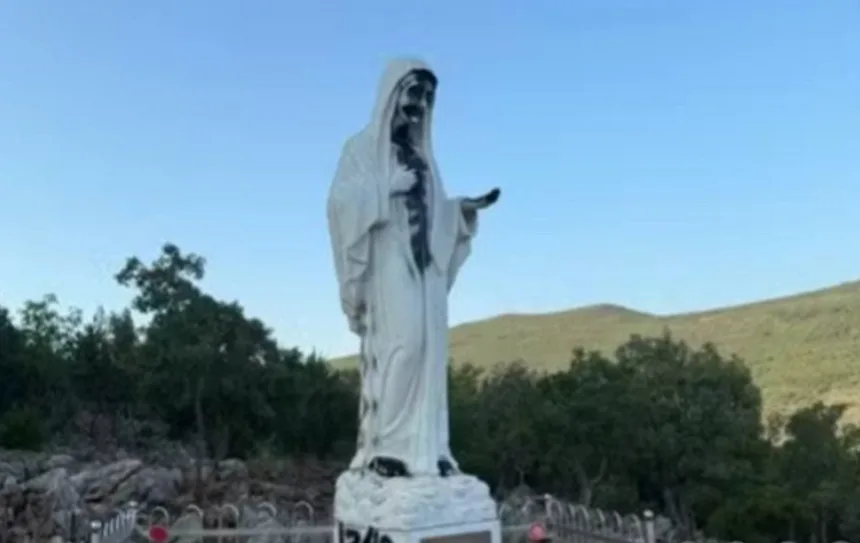 Homem é detido após vandalizar estátua da Virgem Maria em Medjugorje 1 Terapia para vício em celular