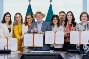 Sanção do Pix Pensão e divulgação do Ligue 180 no Brasil