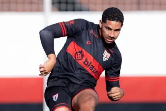 leo-jaco-recebe-proposta-do-futebol-portugues-e-esta-de-saida-do-atletico