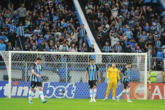 gremio-da-vexame,-volta-a-perder-para-o-bolivar,-e-esta-eliminado-da-sul-americana-–-correio-do-povo