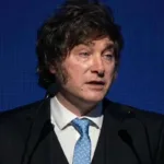 Milei assina decreto de expulsão de estrangeiros na Argentina