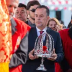 imperador-do-divino-mantinha-tradicao-de-100-anos-de-levar-bandeiras-aos-pireneus