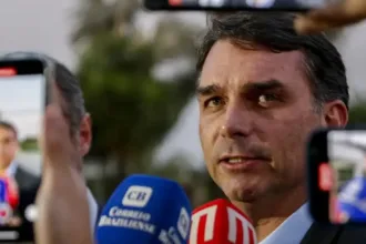 Republicanos decide sobre aliança com Flávio Bolsonaro