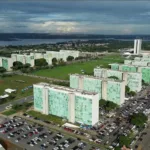 Gráfico da dívida pública no Brasil atingindo 82% do PIB
