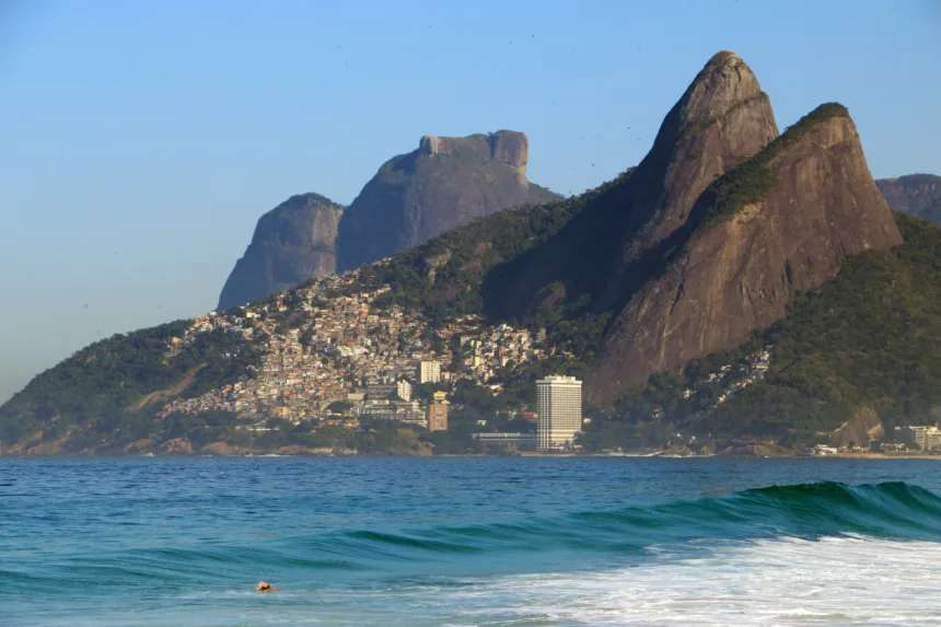 Foto falsa de vendaval em Ipanema criada com inteligência artificial