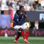 Mbappé comemora vitória da França contra Suécia
