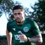 Wellington Rato renova com Goiás enquanto se recupera