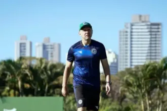 Mozart comanda treino do Goiás para estreia contra Ceará