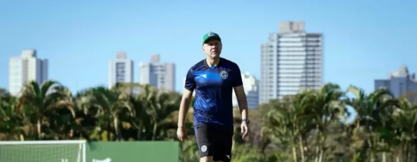 Mozart comanda treino do Goiás para estreia contra Ceará