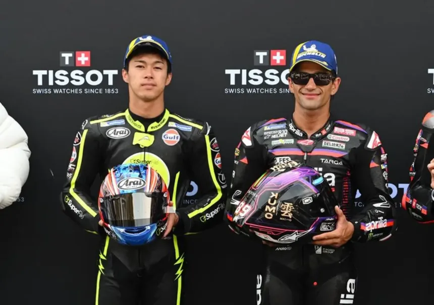 Jorge Martín e Ai Ogura no pódio da MotoGP