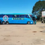Passageiros aguardam conserto de ônibus quebrado em Goiás