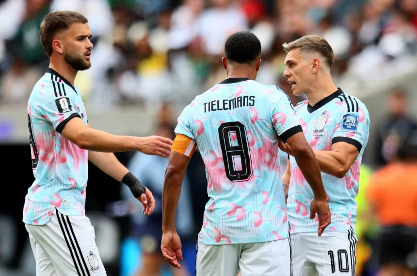 Discussão entre jogadores da Bélgica na Copa do Mundo